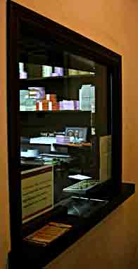   hier kann noch ein Billet für ein Fahrt auf dem Trassé gelöst werden   ...   